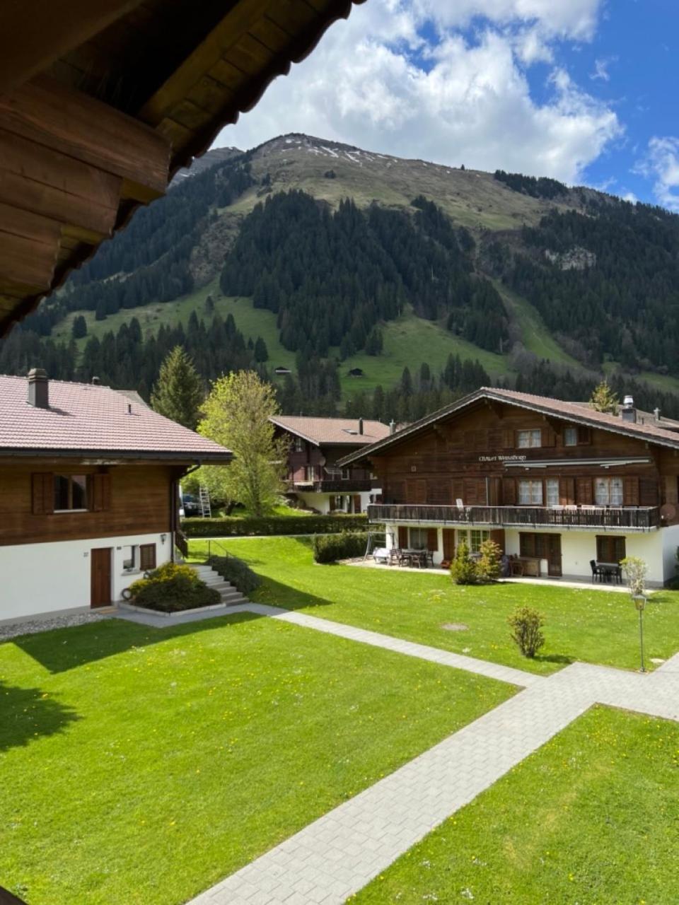 Cozy Apartment With Stunning View Gsteig Exterior foto