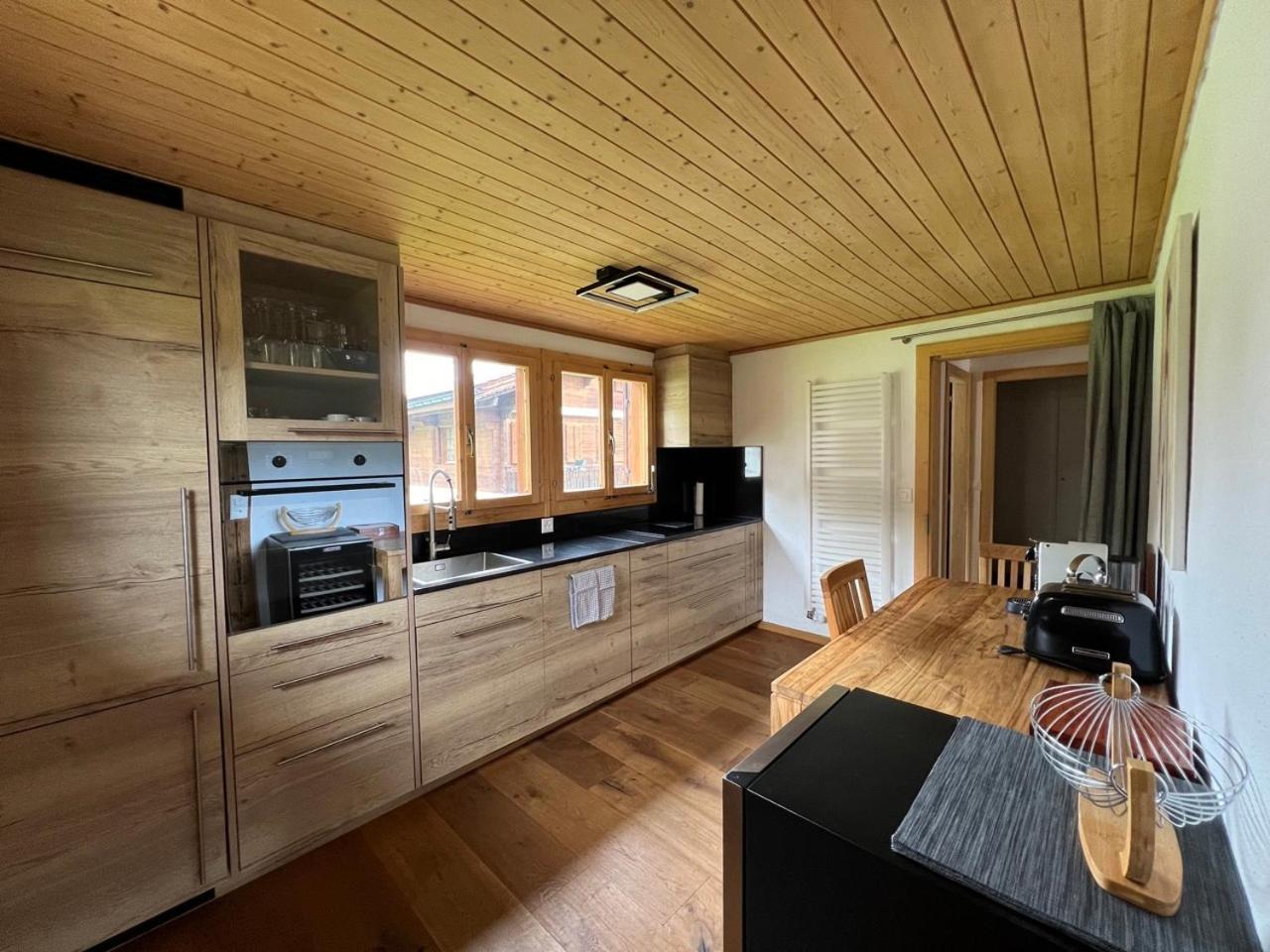 Cozy Apartment With Stunning View Gsteig Zimmer foto