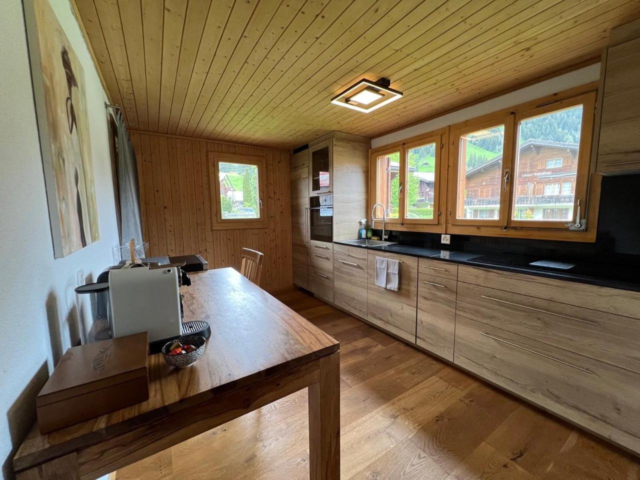 Cozy Apartment With Stunning View Gsteig Zimmer foto